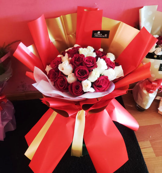 Ramo buchón de rosas mix